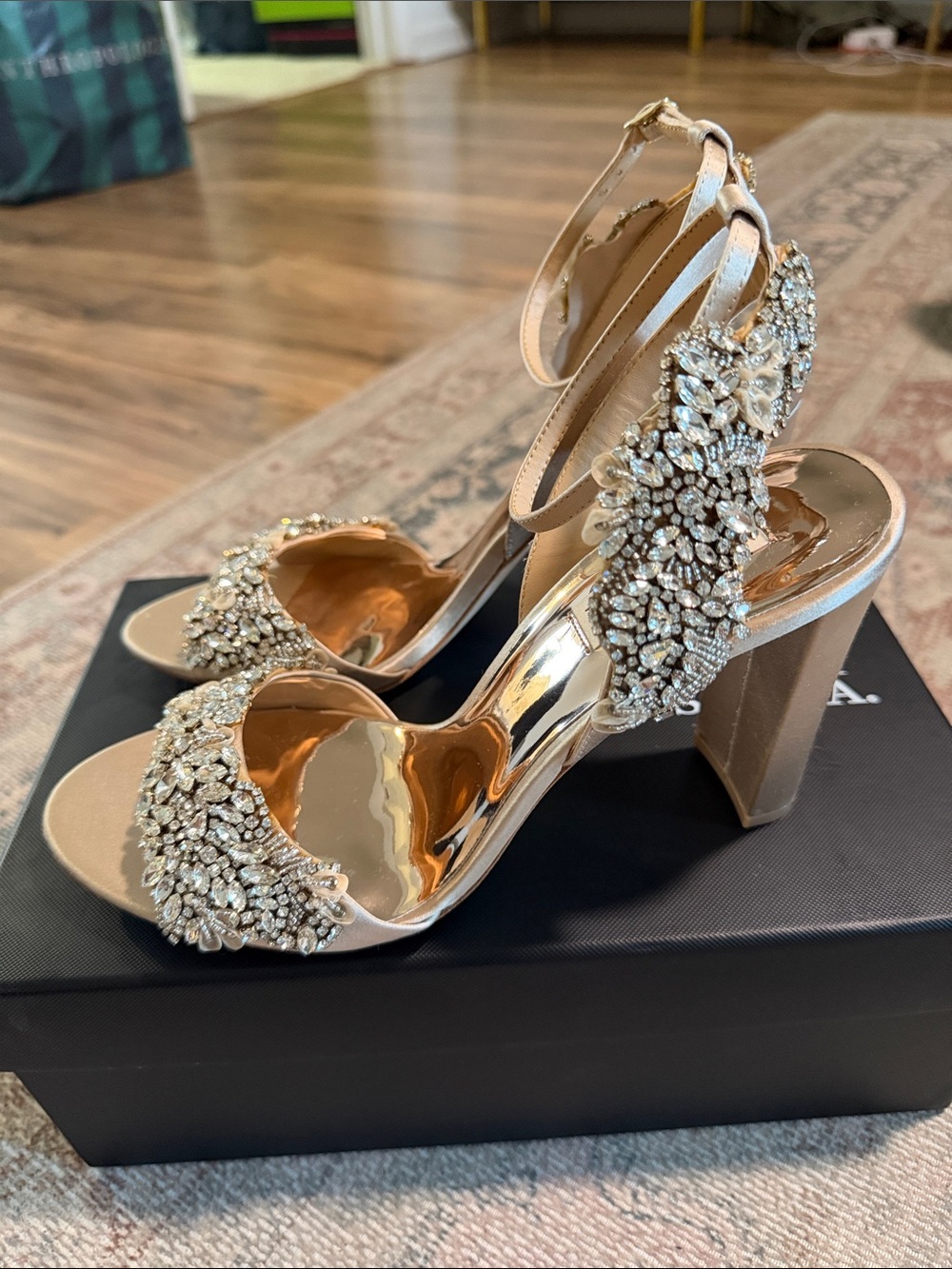 Badgley Mischka Libby Heels Nude Satin sz 8.5 NWB - Picture 3 of 9